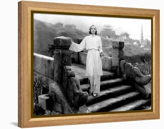 Le Voile des illusions THE PAINTED VEIL by Richard Boleslawski with Greta Garbo, 1934 (b/w photo)-null-Framed Stretched Canvas