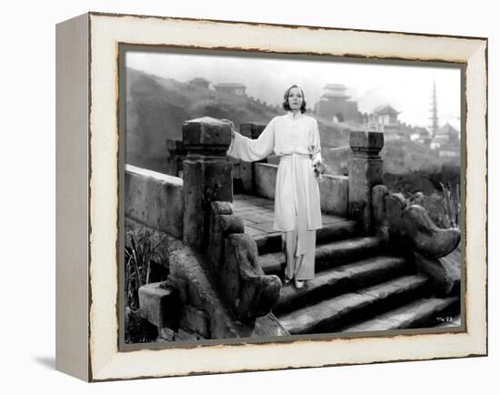 Le Voile des illusions THE PAINTED VEIL by Richard Boleslawski with Greta Garbo, 1934 (b/w photo)-null-Framed Stretched Canvas