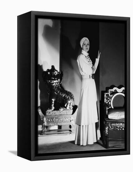 Le Voile des illusions THE PAINTED VEIL by Richard Boleslawski with Greta Garbo, 1934 (b/w photo)-null-Framed Stretched Canvas
