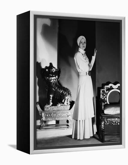 Le Voile des illusions THE PAINTED VEIL by Richard Boleslawski with Greta Garbo, 1934 (b/w photo)-null-Framed Stretched Canvas