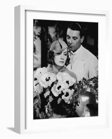 Le Voile des illusions THE PAINTED VEIL by Richard Boleslawski with Greta Garbo and George Brent, 1-null-Framed Photo