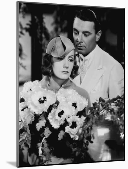 Le Voile des illusions THE PAINTED VEIL by Richard Boleslawski with Greta Garbo and George Brent, 1-null-Mounted Photo