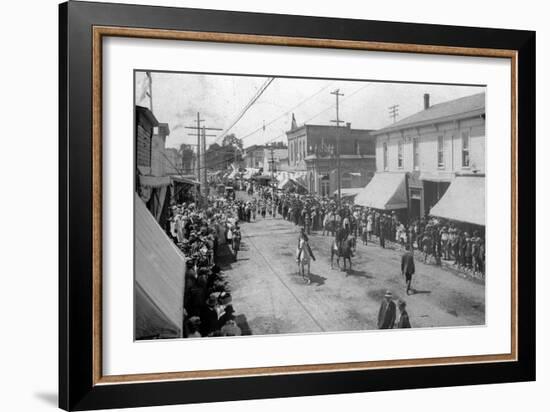 Lebanon, Oregon - View of a City Parade-Lantern Press-Framed Art Print