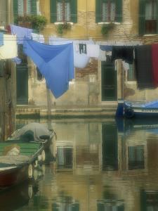 Laundry Hung over Canal to Dry, the Ghetto, Venice, Veneto, Italy, Europe