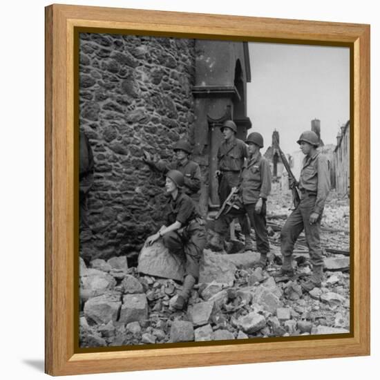 Lee Miller and American Soldiers-David Scherman-Framed Premier Image Canvas