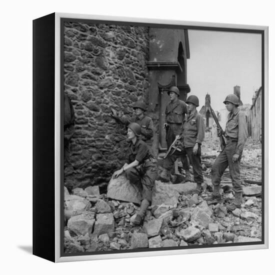 Lee Miller and American Soldiers-David Scherman-Framed Premier Image Canvas