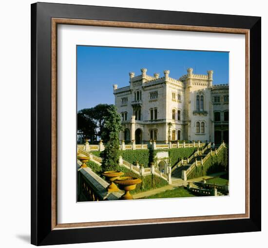 Leeds Castle-Kent Garden-null-Framed Art Print