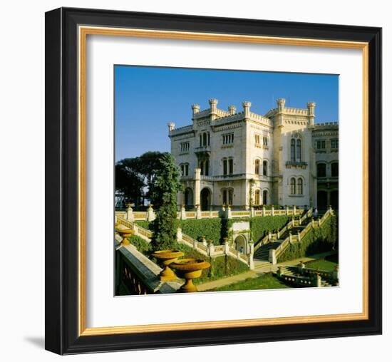 Leeds Castle-Kent Garden-null-Framed Art Print