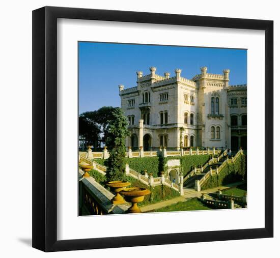 Leeds Castle-Kent Garden-null-Framed Art Print