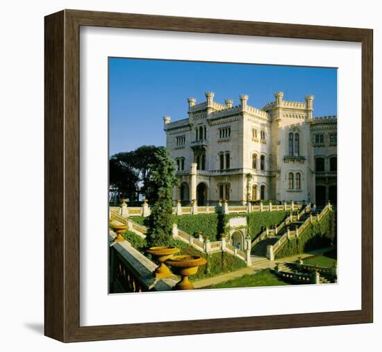 Leeds Castle-Kent Garden-null-Framed Art Print