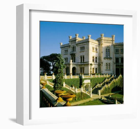 Leeds Castle-Kent Garden-null-Framed Art Print