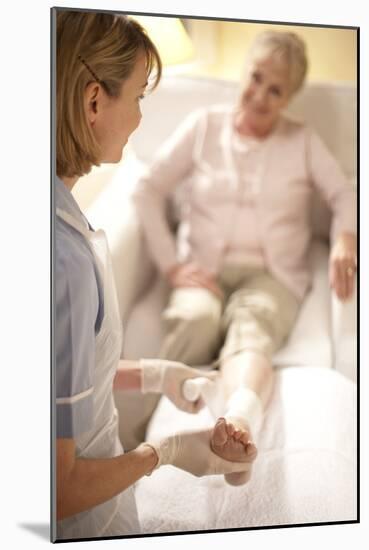 Leg Ulcer Treatment-Science Photo Library-Mounted Photographic Print