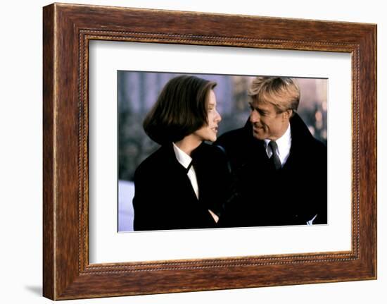 LEGAL EAGLES, 1986 directed by IVAN REITMAN Debra Winger and Robert Redford (photo)-null-Framed Photo