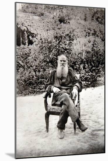 Leon Tolstoi (1828-1910) Dans Sa Propriete De Iasnaia Poliana (Russie). Photographie a L'albumine D-Sophia Andreevna Tolstaya-Mounted Giclee Print