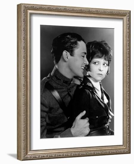 Les Ailes WINGS by WilliamWellman with Richard Arlen and Clara Bow, 1927 (Oscar, 1927) (b/w photo)-null-Framed Photo