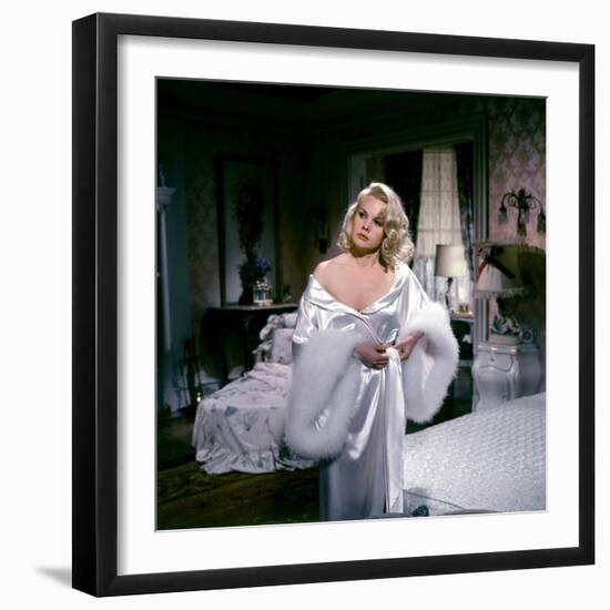 Les Ambitieux THE CARPETBAGGERS by Edward Dmytryk with Carroll Baker, 1964 Baker (photo)-null-Framed Photo