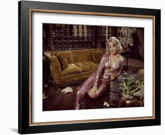 Les Ambitieux THE CARPETBAGGERS by Edward Dmytryk with Carroll Baker, 1964 (photo)-null-Framed Photo