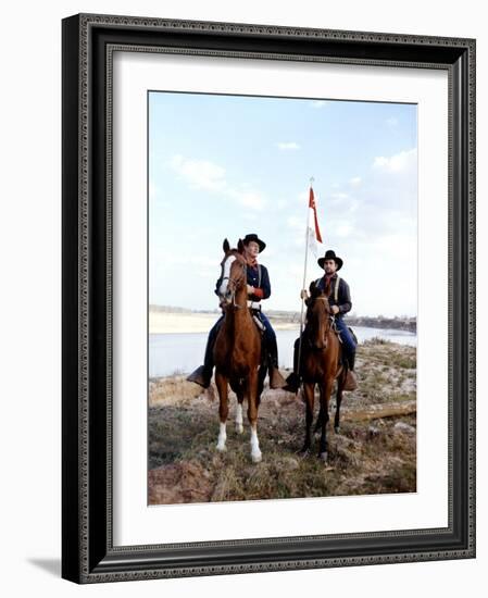 Les Cavaliers THE HORSE SOLDIERS by John Ford with John Wayne, 1959 (photo)-null-Framed Photo