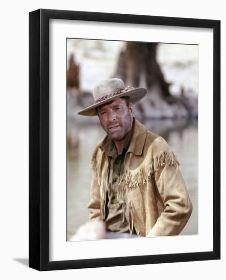 Les chasseurs by scalps ( The Scalphunters ) by Sydney Pollack with Burt Lancaster, 1968 (photo)-null-Framed Photo