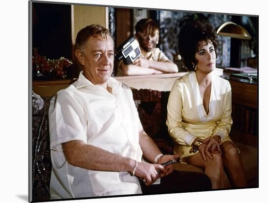 Les Comediens THE COMEDIANS by PeterGlenville with Elizabeth Taylor etAlec Guinness, 1967 (photo)-null-Mounted Photo