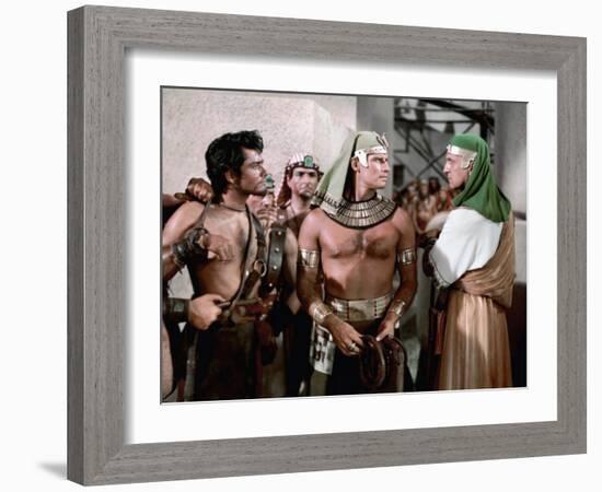 Les Dix Commandements THE TEN COMMANDMENTS by CecilBDeMille with John Derek, Charlton Heston and Vi-null-Framed Photo