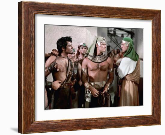 Les Dix Commandements THE TEN COMMANDMENTS by CecilBDeMille with John Derek, Charlton Heston and Vi-null-Framed Photo