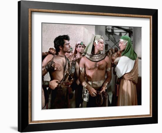 Les Dix Commandements THE TEN COMMANDMENTS by CecilBDeMille with John Derek, Charlton Heston and Vi-null-Framed Photo