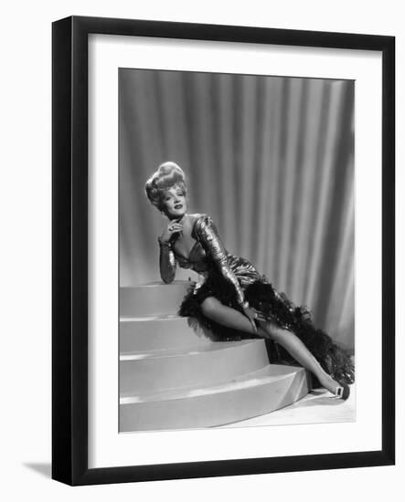Les Ecumeurs THE SPOILERS by Ray Enright with Marlene Dietrich, 1942 (photo)-null-Framed Photo