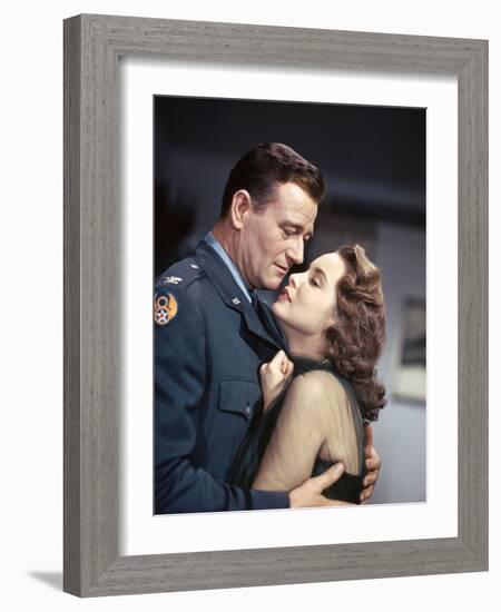 Les espions s'amusent by Josef von Sternberg with John Wayne and Janet Leigh en, 1957-null-Framed Photo