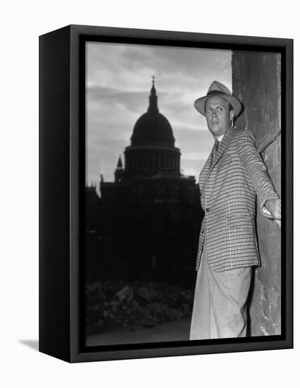 Les Forbans by la nuit Night and the City by Jules Dassin with Richard Widmark, 1950 (b/w photo)-null-Framed Stretched Canvas