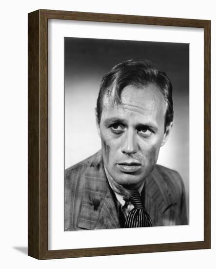 Les Forbans by la nuit Night and the City by JulesDassin with Richard Widmark, 1950 (b/w photo)-null-Framed Photo