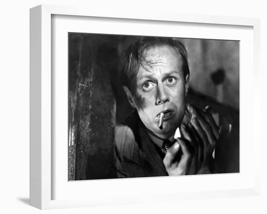 Les Forbans by la nuit Night and the City by JulesDassin with Richard Widmark, 1950 (b/w photo)-null-Framed Photo