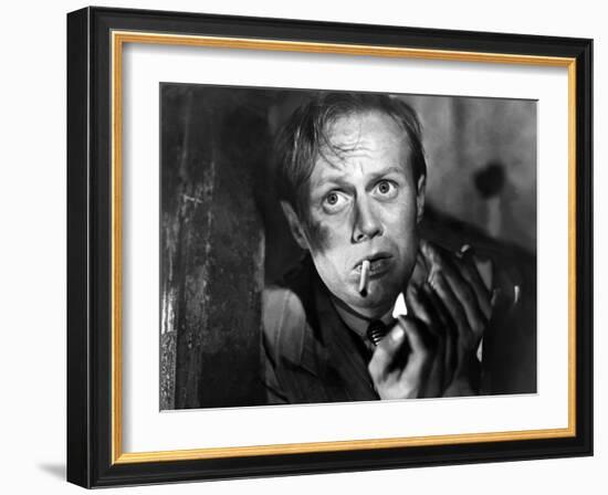 Les Forbans by la nuit Night and the City by JulesDassin with Richard Widmark, 1950 (b/w photo)-null-Framed Photo