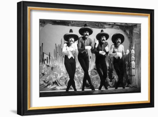 Les Freres Jacques Dans Le Film La Rose Rouge De Marcellopagliero 1951-null-Framed Photo