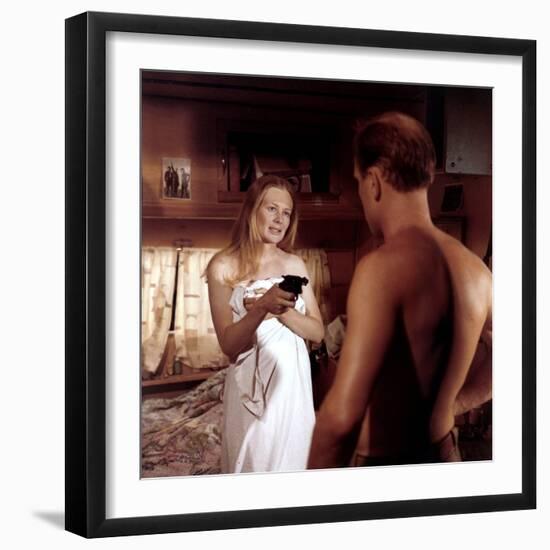 Les Gens by la pluie THE RAIN PEOPLE by Francis Ford Coppola with Shirley Knight and Robert Duvall,-null-Framed Photo