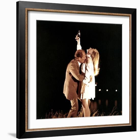 Les Gens by la pluie THE RAIN PEOPLE by Francis Ford Coppola with Shirley Knight and Robert Duvall,-null-Framed Photo