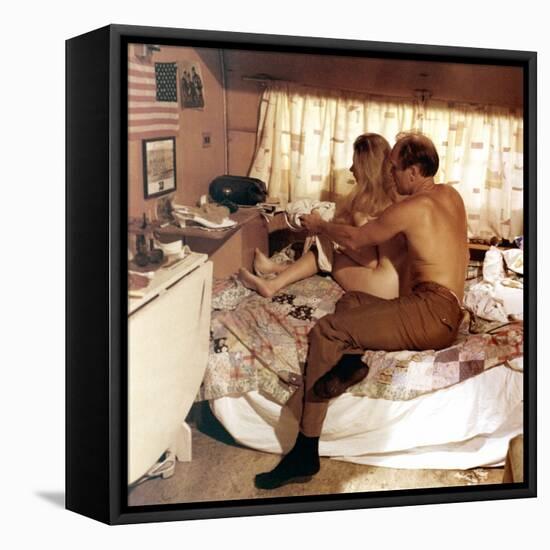 Les Gens by la pluie THE RAIN PEOPLE by Francis Ford Coppola with Shirley Knight and Robert Duvall,-null-Framed Stretched Canvas