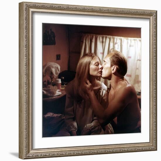 Les Gens by la pluie THE RAIN PEOPLE by Francis Ford Coppola with Shirley Knight and Robert Duvall,-null-Framed Photo