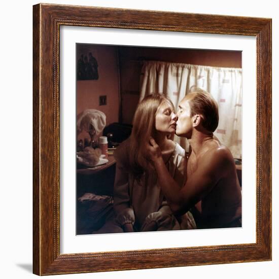 Les Gens by la pluie THE RAIN PEOPLE by Francis Ford Coppola with Shirley Knight and Robert Duvall,-null-Framed Photo