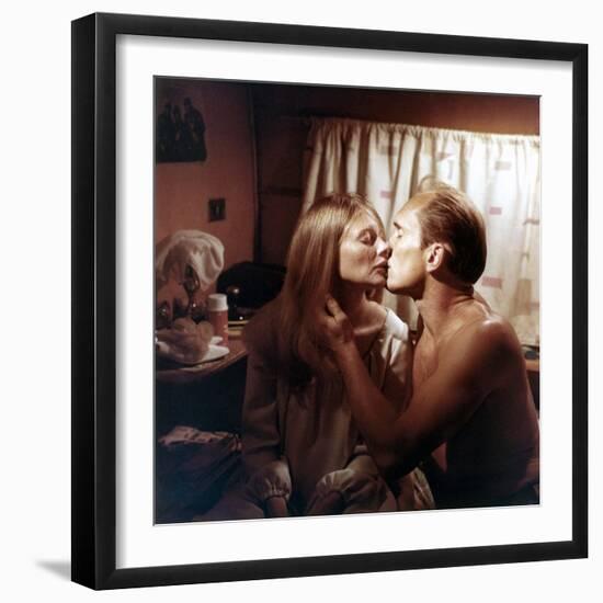 Les Gens by la pluie THE RAIN PEOPLE by Francis Ford Coppola with Shirley Knight and Robert Duvall,-null-Framed Photo