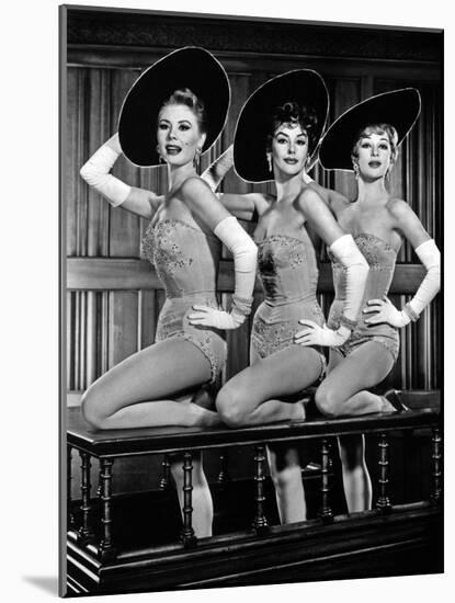 Les Girls, De George Cukor Avec Mitzi Gaynor, Kay Kendall, Taina Elg, 1957-null-Mounted Photo