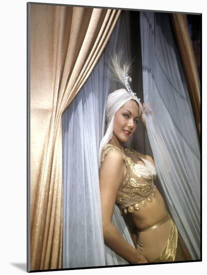 Les mille and une nuits (ARABIAN NIGHTS) by John Rawlins with Maria Montez, 1942 (photo)-null-Mounted Photo