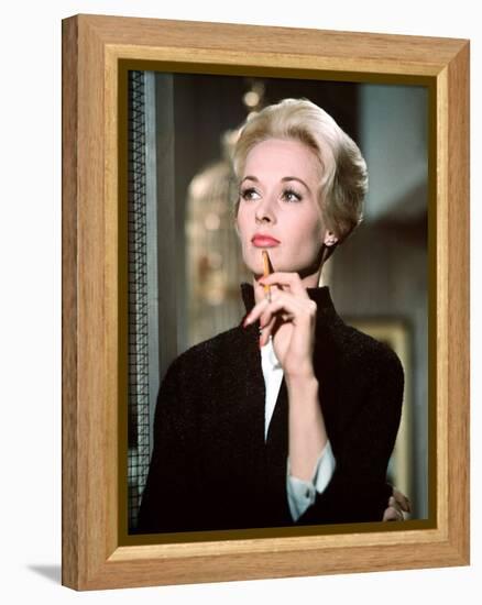 Les Oiseaux THE BIRDS d'Alfred Hitchcock with Tippi Hedren, 1963 (photo)-null-Framed Stretched Canvas