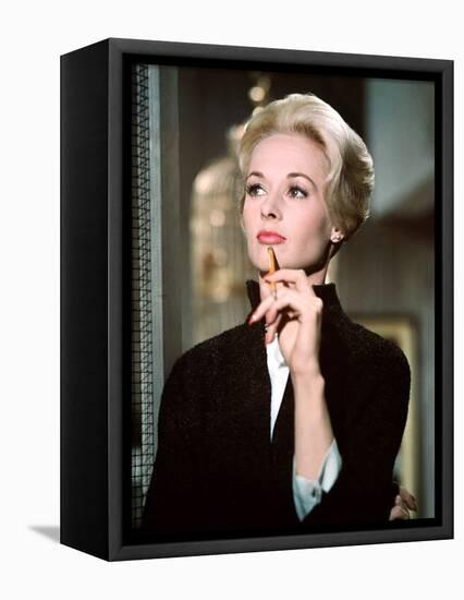 Les Oiseaux THE BIRDS d'Alfred Hitchcock with Tippi Hedren, 1963 (photo)-null-Framed Stretched Canvas