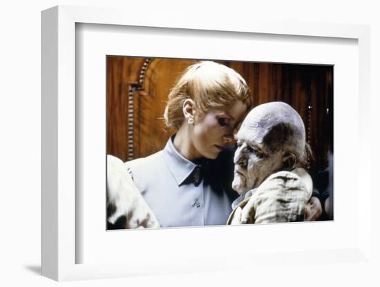 Les predateurs HUNGER by Tony Scott with Catherine Deneuve and David Bowie, 1983 (photo)-null-Framed Photo