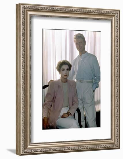 Les predateurs HUNGER by Tony Scott with David Bowie and Catherine Deneuve, 1983 (photo)-null-Framed Photo