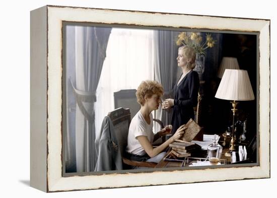 Les predateurs HUNGER by Tony Scott with Susan Sarandon and Catherine Deneuve, 1983 (photo)-null-Framed Stretched Canvas