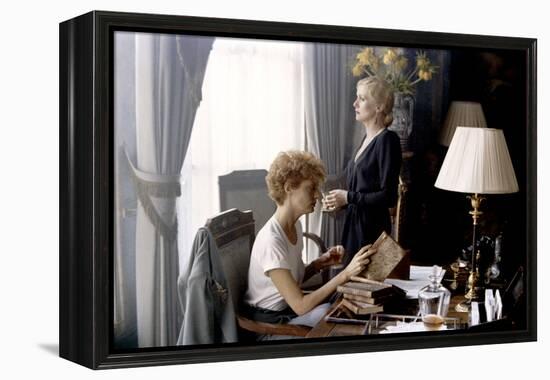 Les predateurs HUNGER by Tony Scott with Susan Sarandon and Catherine Deneuve, 1983 (photo)-null-Framed Stretched Canvas
