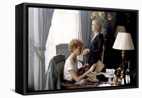 Les predateurs HUNGER by Tony Scott with Susan Sarandon and Catherine Deneuve, 1983 (photo)-null-Framed Stretched Canvas