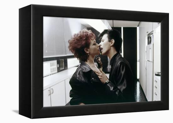 Les predateurs THE HUNGER by Tony Scott with Ann Magnuson and David Bowie, 1983 (photo)-null-Framed Stretched Canvas